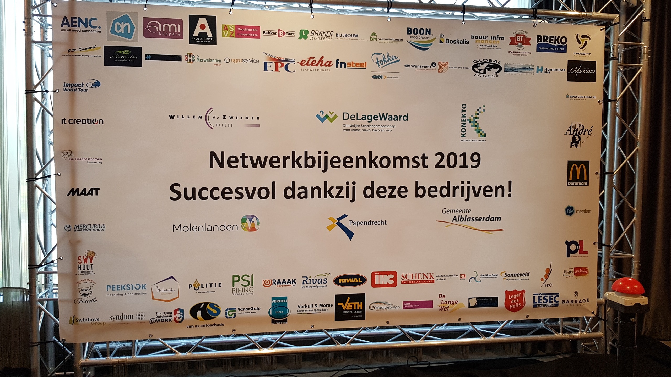 bedrijvendoek met logo's deelnemende bedrijven netwerkbijeenkomst 2020